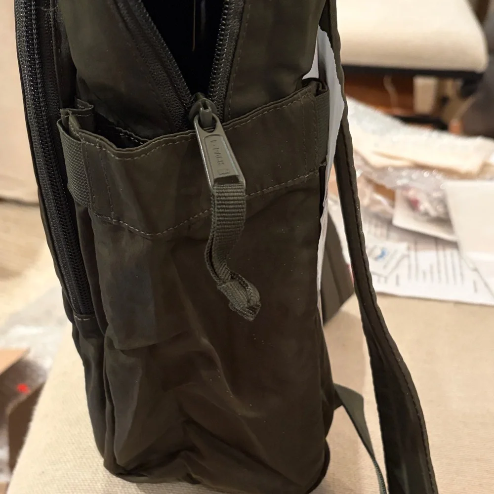 Levi's Army Green L-pack Round Backpack/NWT - Picture 7 of 12